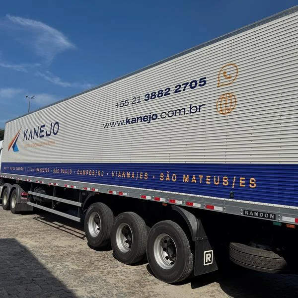 Veículo para transporte de carga congelada no Rio de Janeiro
